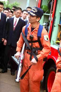 インパルス銃を持つ第二方面消防救助機動部隊の西田さん